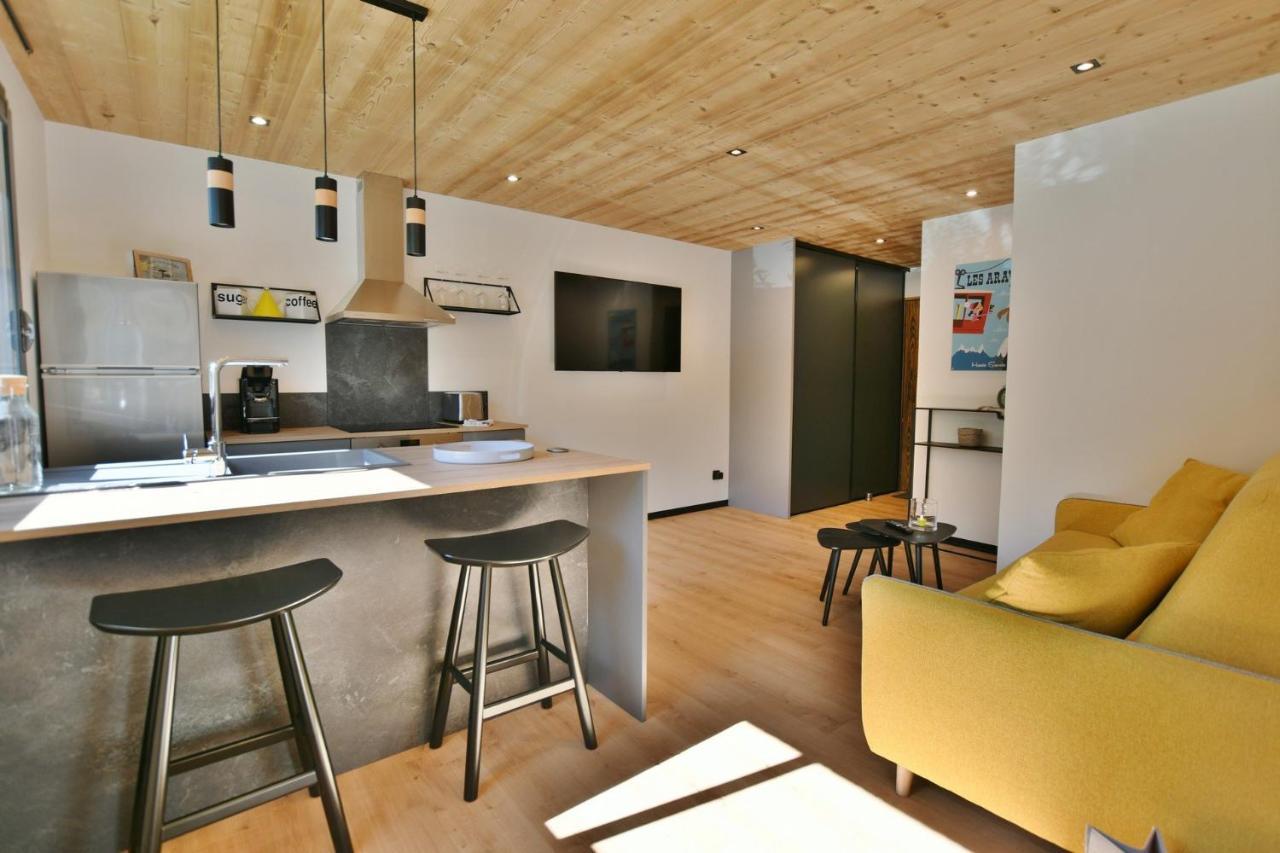 Bel Appartement Centre De Thones Lumineux Et Spacieux Neuf Exterior foto